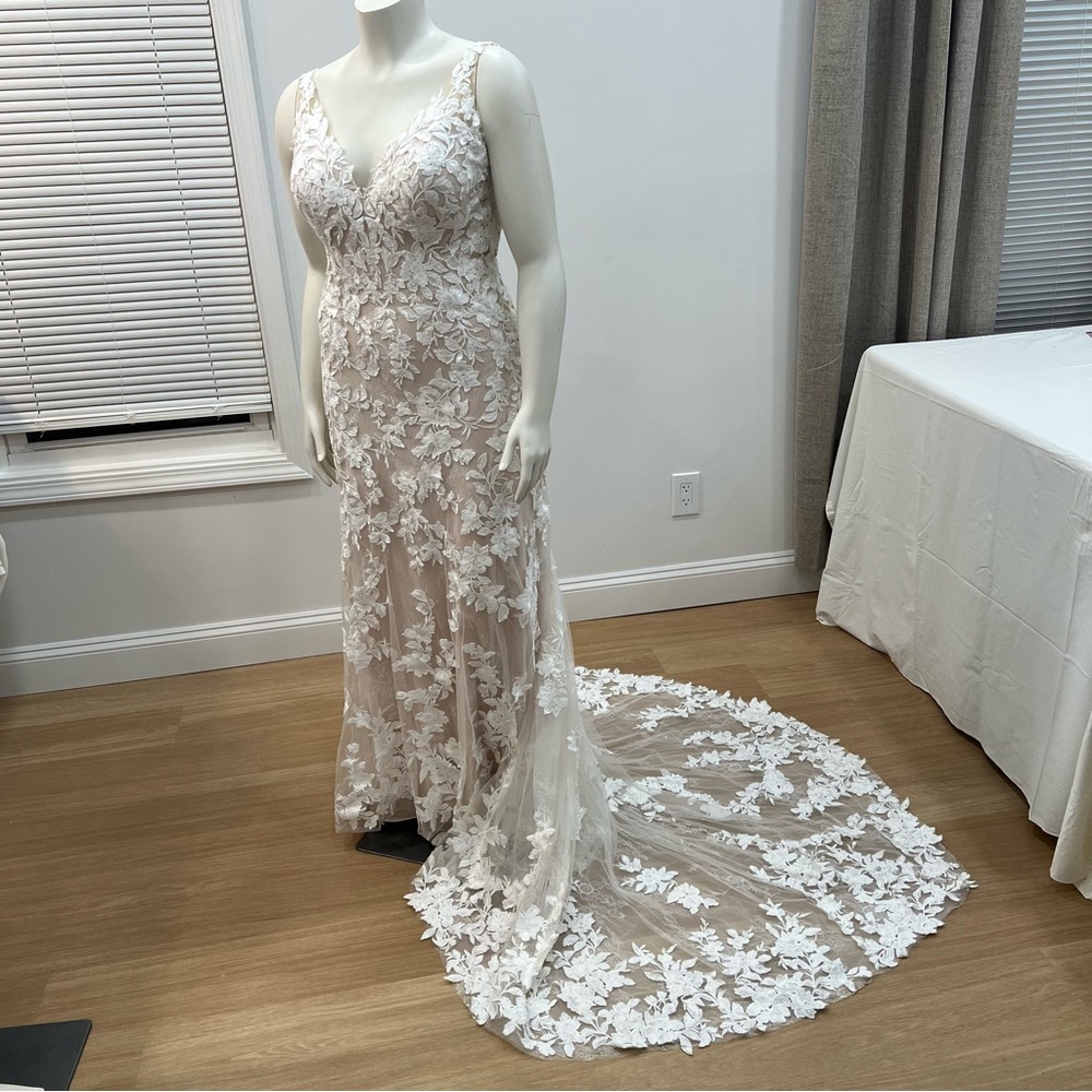 Allure Bridal Lace Wedding Dress Style 9408L size 14s